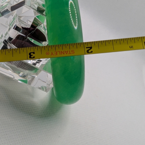 Green Jade Bangle Bracelet - Picture 7 of 7